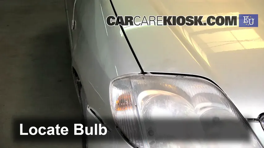 2004 Toyota Corolla Colour 1.6L 4 Cyl. Lights Turn Signal - Front (replace bulb)